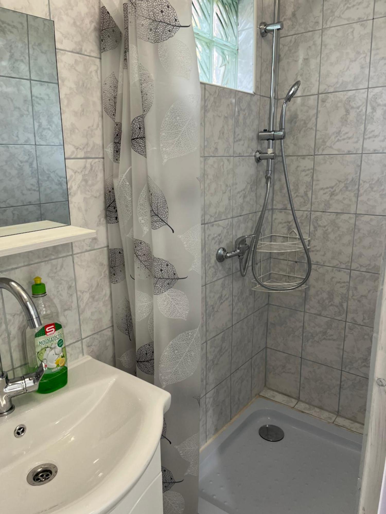 With Rose Garden & Free Parking Apartment