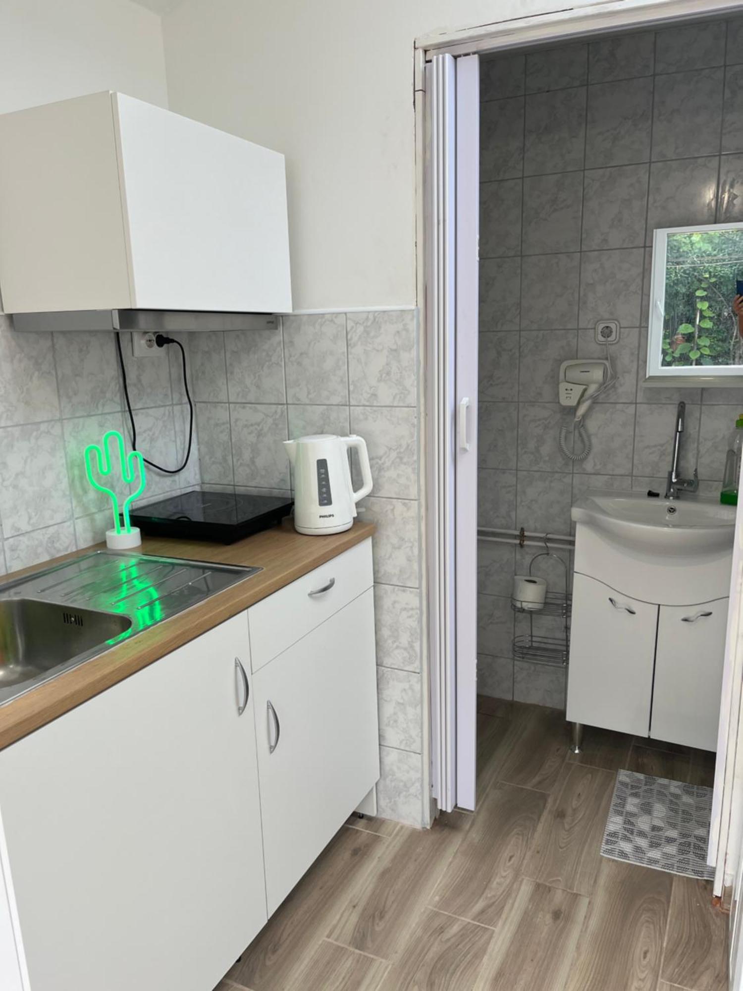 Apartment With Rose Garden & Free Parking Budapest